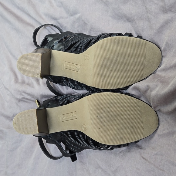 Like New American Eagle High Heels Shoes 6.5 Black Strappy 3.5" Block Heel - Picture 4 of 6